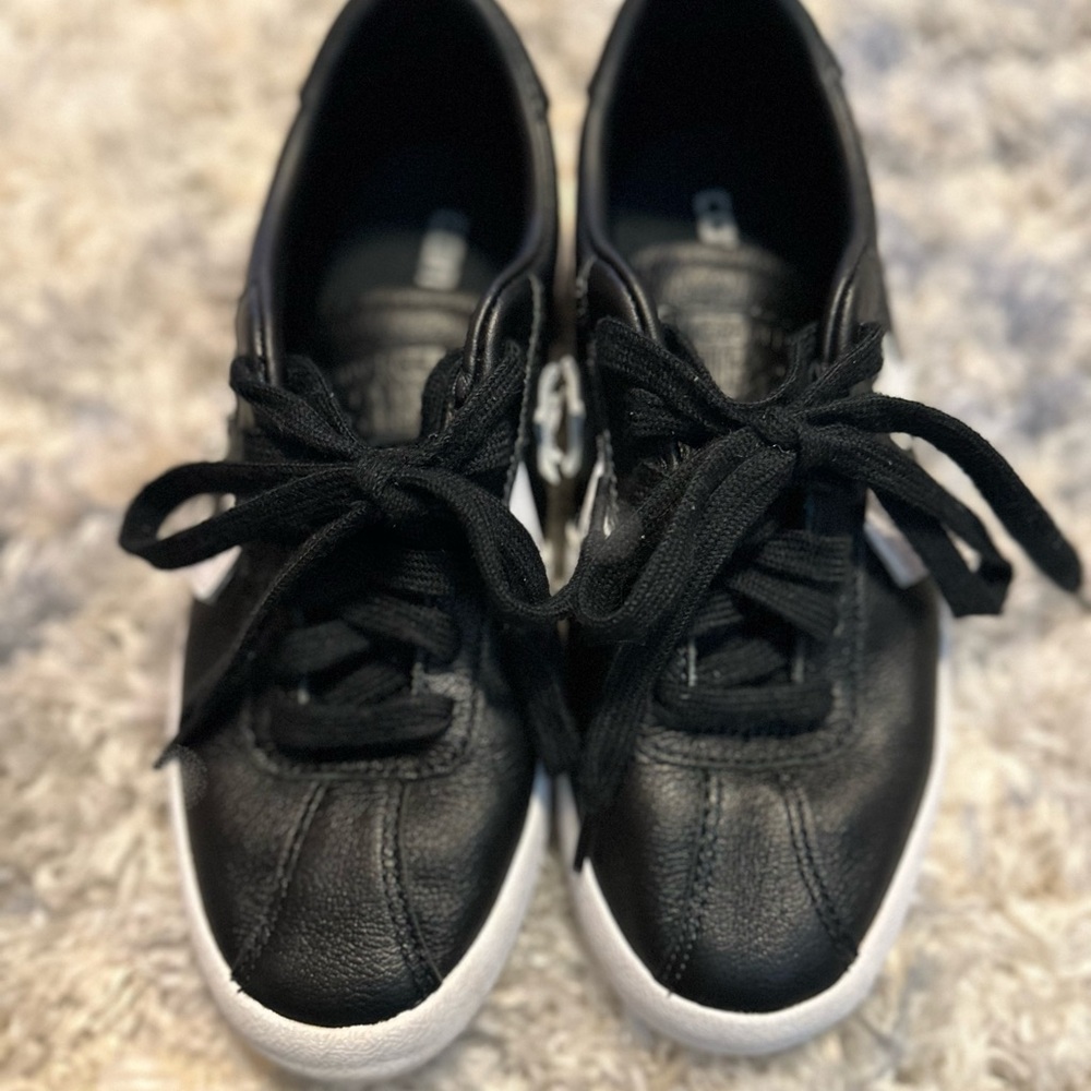 Converse Leather upper Size Women 5.5, Men 4. Black and White. Gum bottoms. EUC - Picture 6 of 9